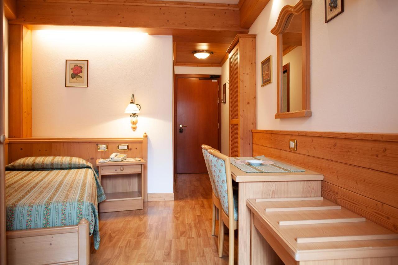 Hotel Posta Forni di Sopra Ngoại thất bức ảnh