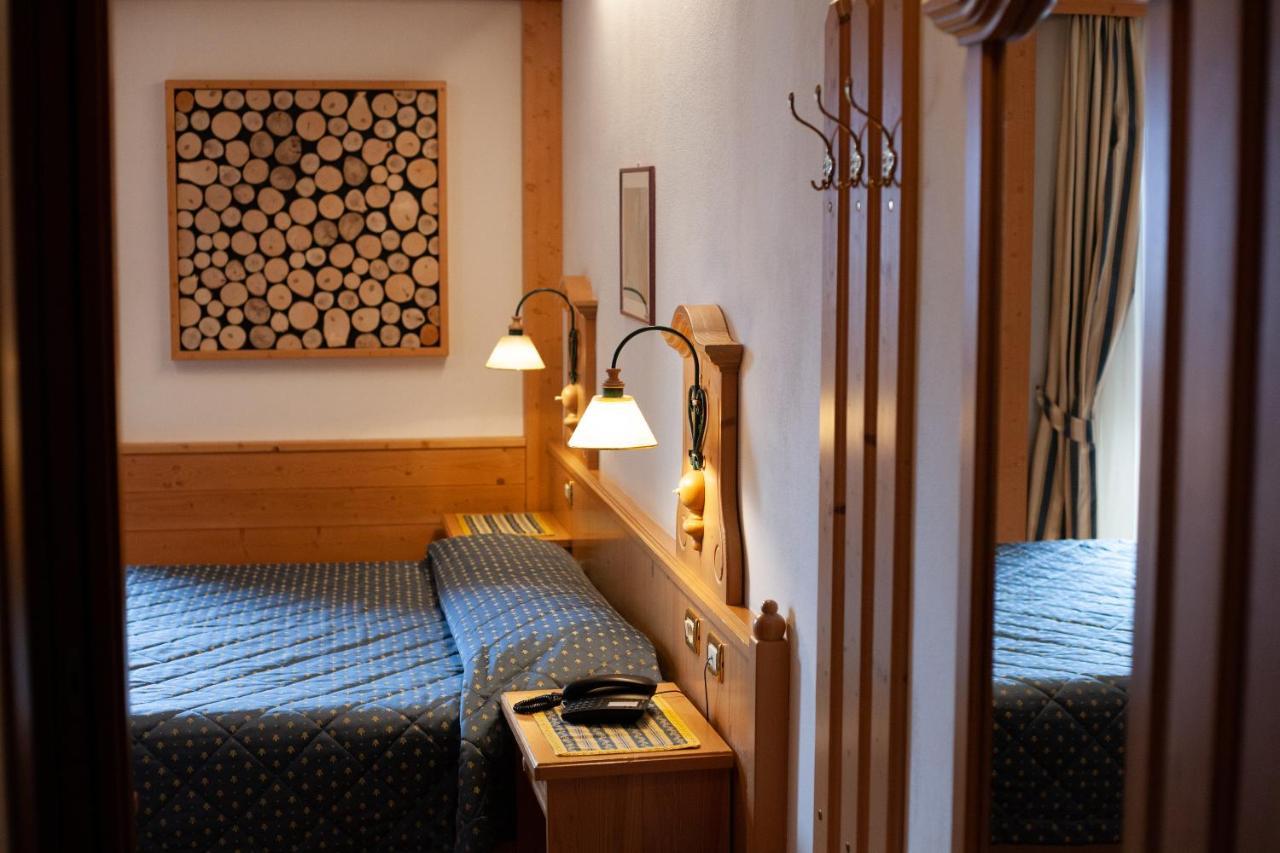 Hotel Posta Forni di Sopra Ngoại thất bức ảnh