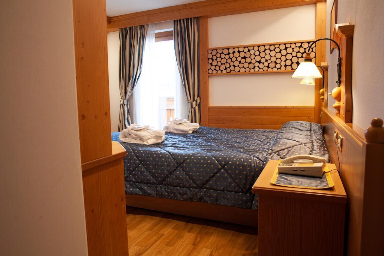 Hotel Posta Forni di Sopra Ngoại thất bức ảnh