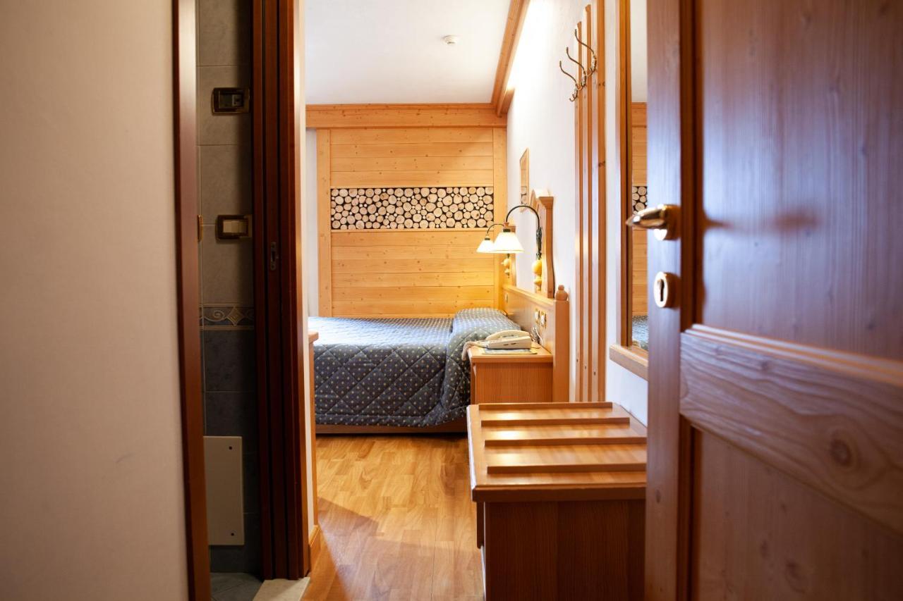 Hotel Posta Forni di Sopra Ngoại thất bức ảnh