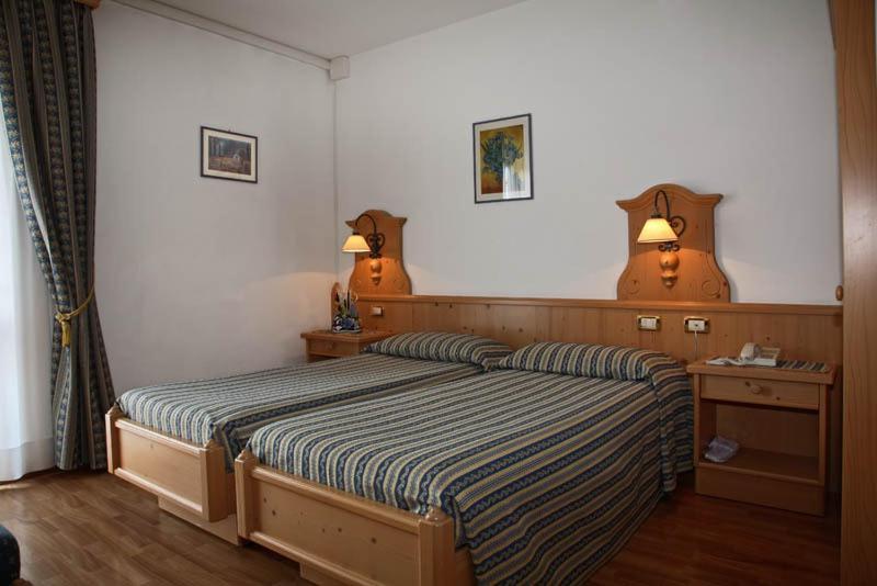 Hotel Posta Forni di Sopra Ngoại thất bức ảnh